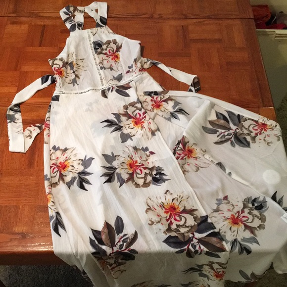 Halter style maxi dress, floral wrap - Picture 8 of 12